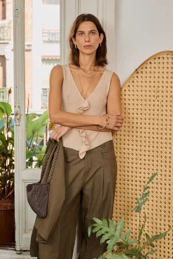 Nahia. Top con volante