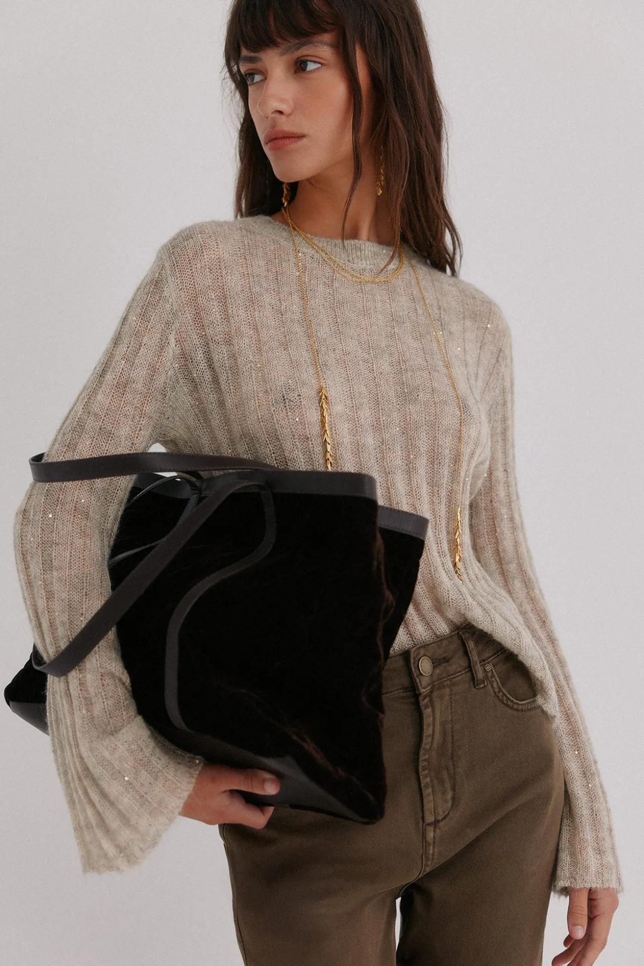 Neila. Bolso shopper de terciopelo