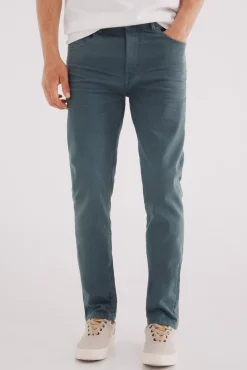 Pantalón 5 bolsillos color slim fit