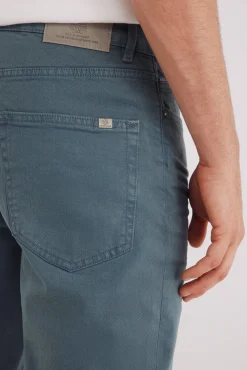 Pantalón 5 bolsillos color slim fit