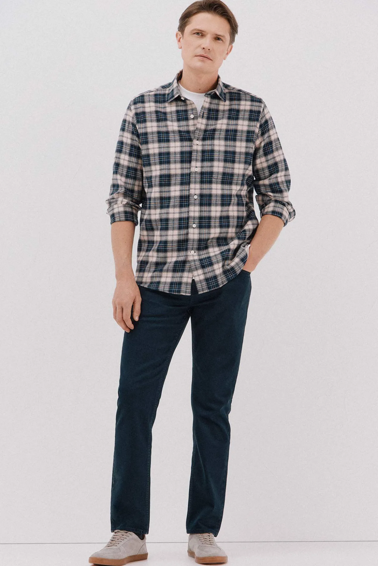 Pantalón 5 bolsillos color regular fit