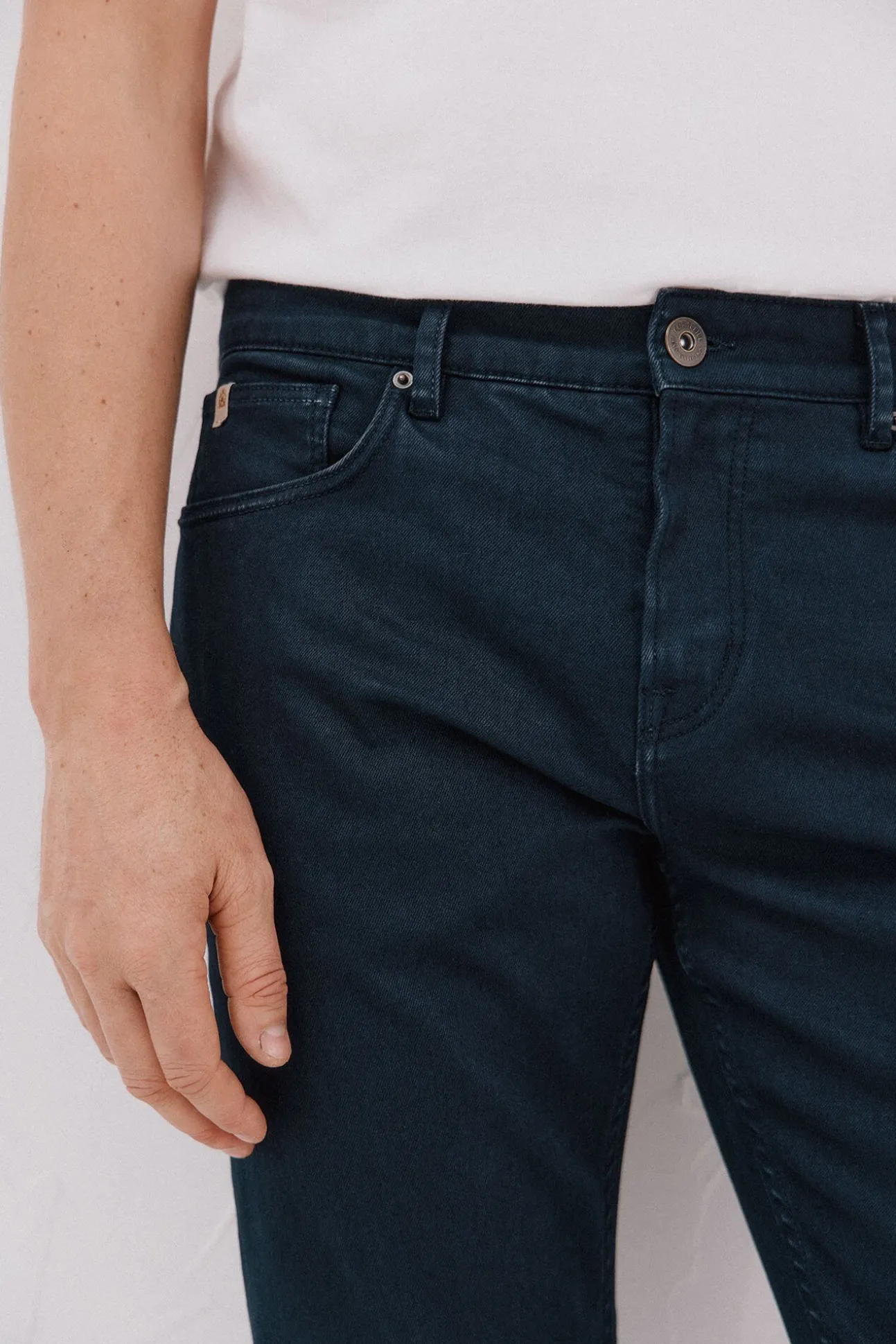 Pantalón 5 bolsillos color regular fit