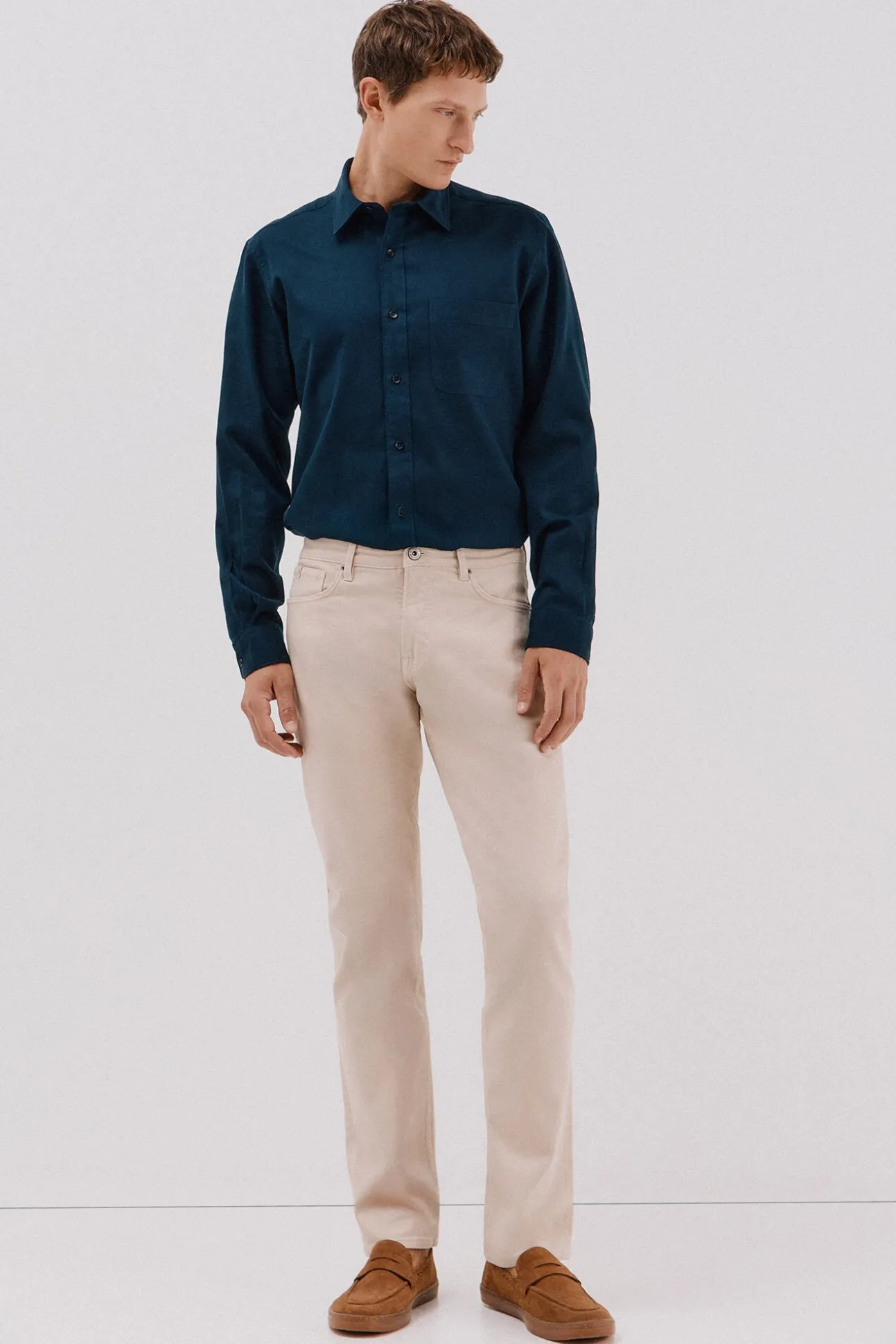 Pantalón 5 bolsillos color regular fit