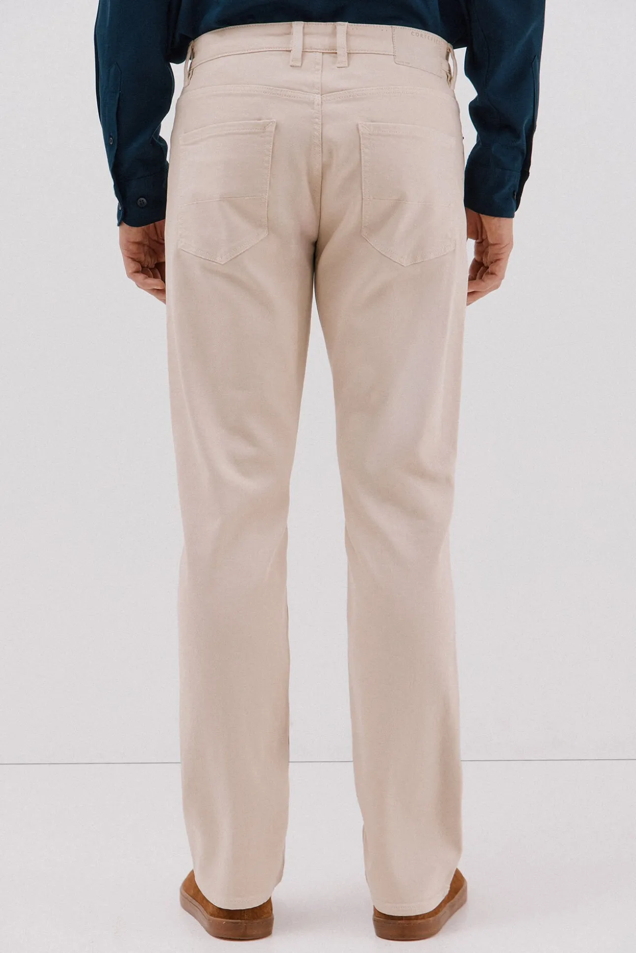 Pantalón 5 bolsillos color regular fit