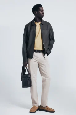 Pantalón 5 bolsillos color slim fit