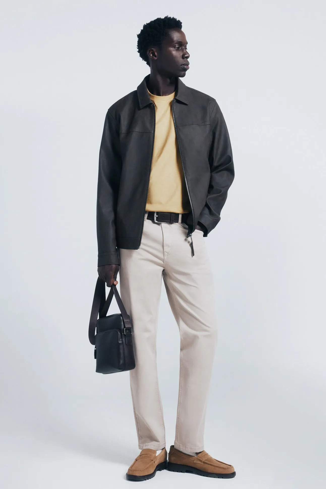 Pantalón 5 bolsillos color slim fit