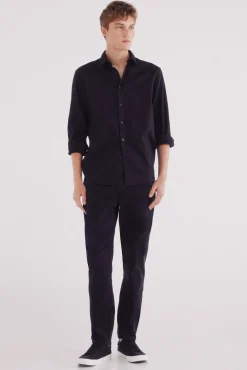 Pantalón 5 bolsillos color slim fit