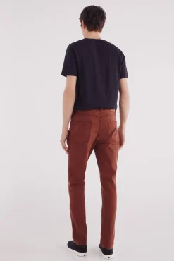 Pantalón 5 bolsillos color slim fit