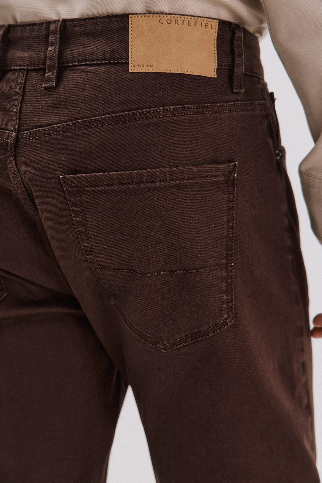 Pantalón 5 bolsillos color regular fit