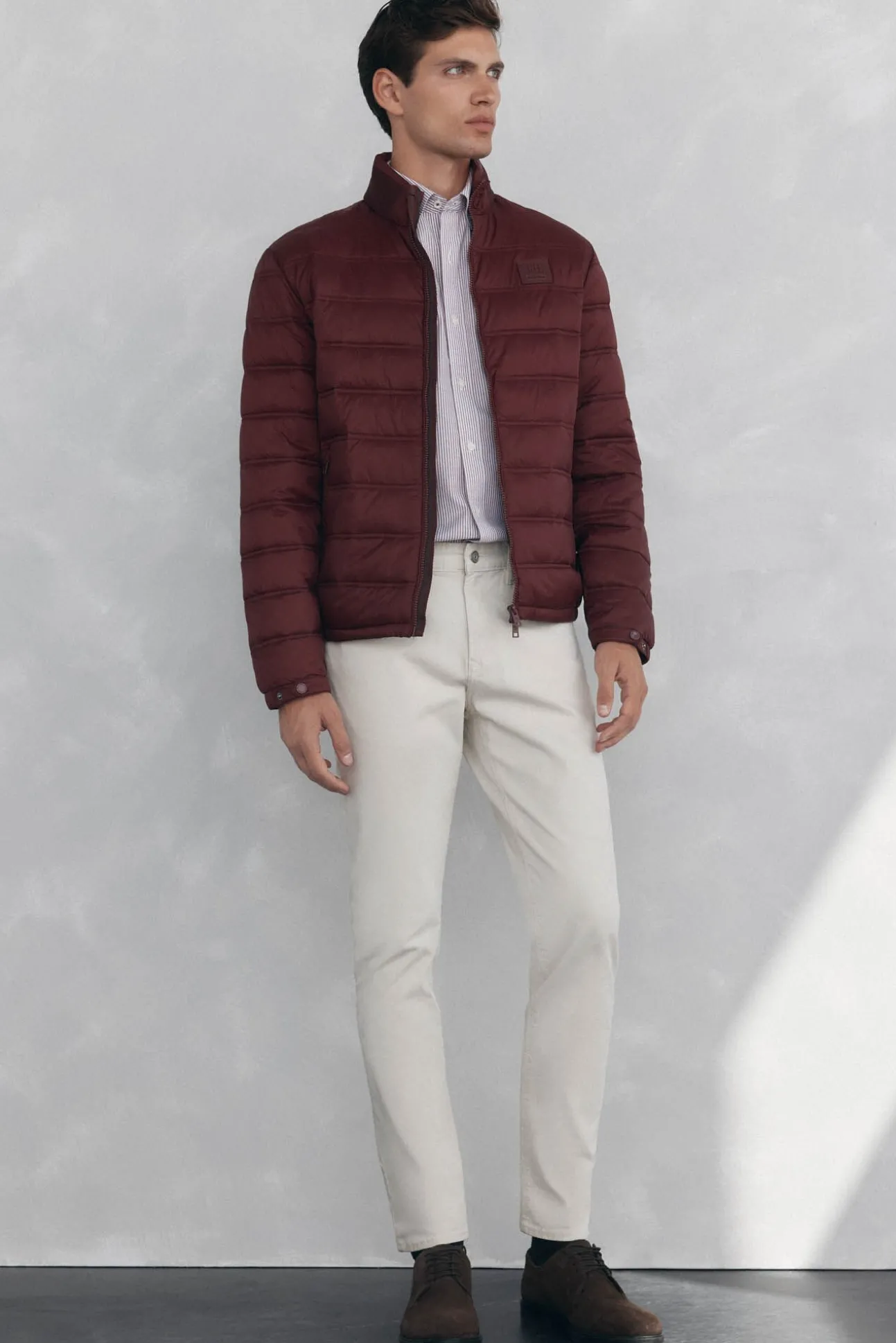 Pantalón 5 bolsillos color slim fit