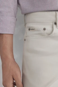 Pantalón 5 bolsillos color slim fit