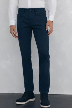 Pantalón 5 bolsillos color slim fit