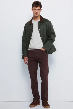 Pantalón 5 bolsillos color slim fit