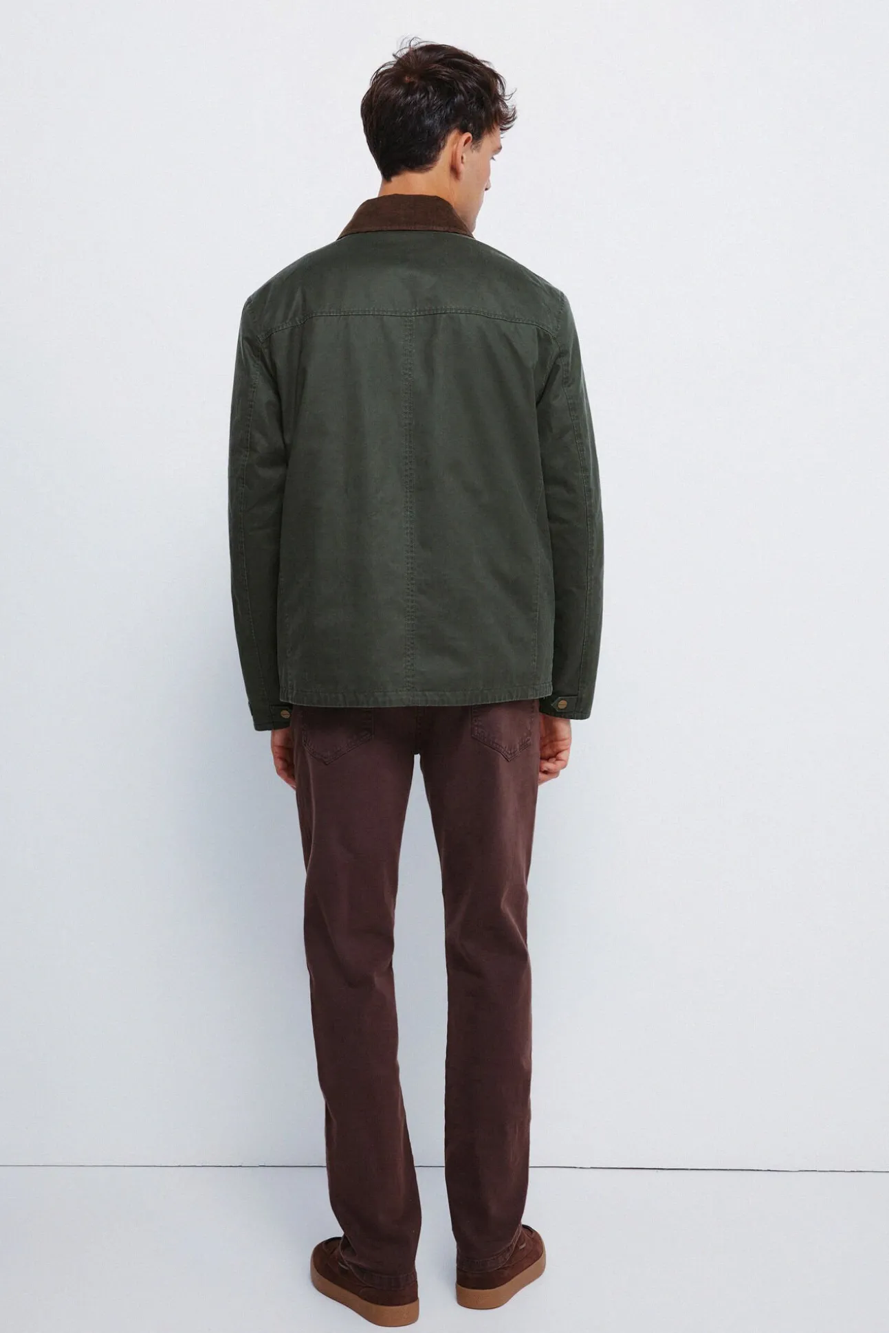 Pantalón 5 bolsillos color slim fit