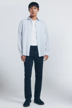 Pantalón 5 bolsillos color slim fit