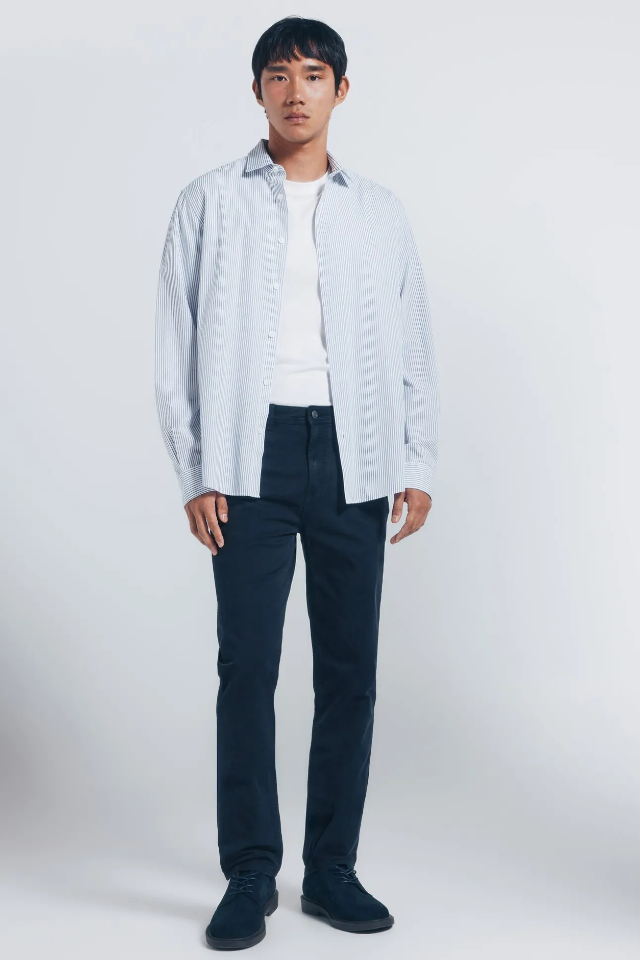 Pantalón 5 bolsillos color slim fit