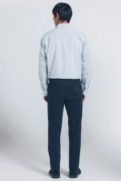 Pantalón 5 bolsillos color slim fit