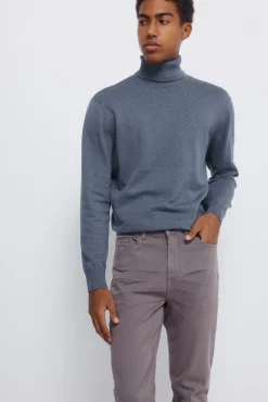 Pantalón 5 bolsillos color slim fit