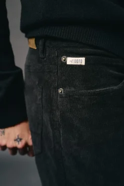 Pantalón 5 bolsillos slim fit pana