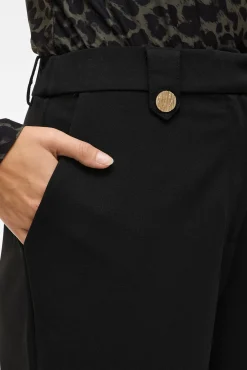 Pantalón ancho con botones