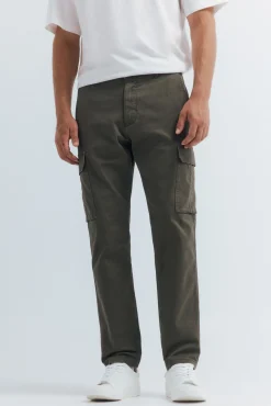 Pantalón cargo slim fit