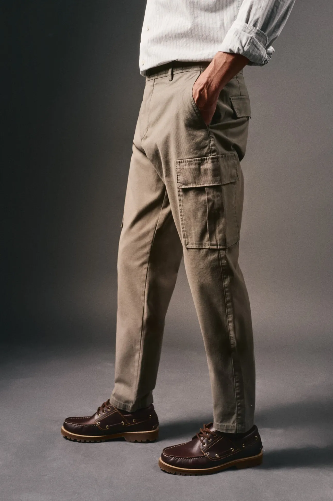 Pantalón cargo slim fit