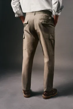 Pantalón cargo slim fit