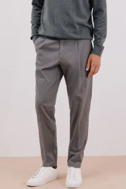 Pantalón chino confort tapered fit