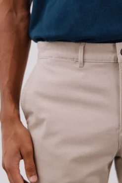 Pantalón chino ligero regular fit