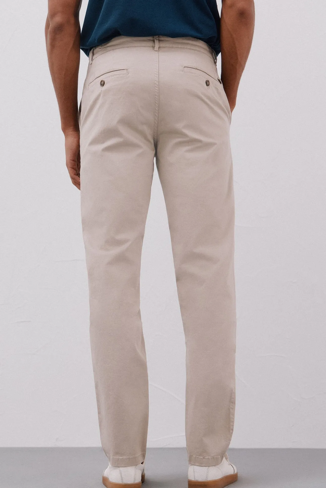 Pantalón chino ligero regular fit