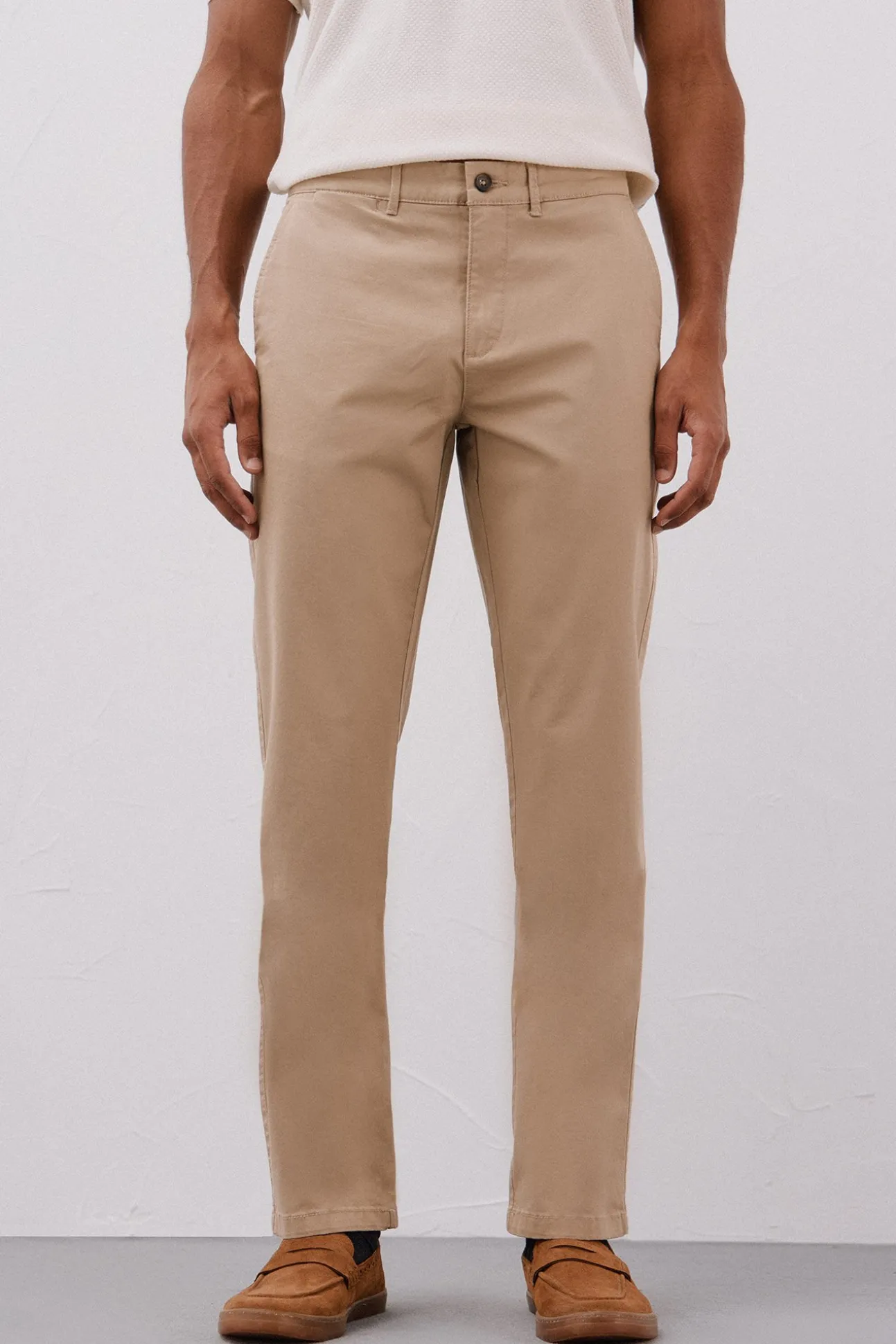 Pantalón chino ligero regular fit