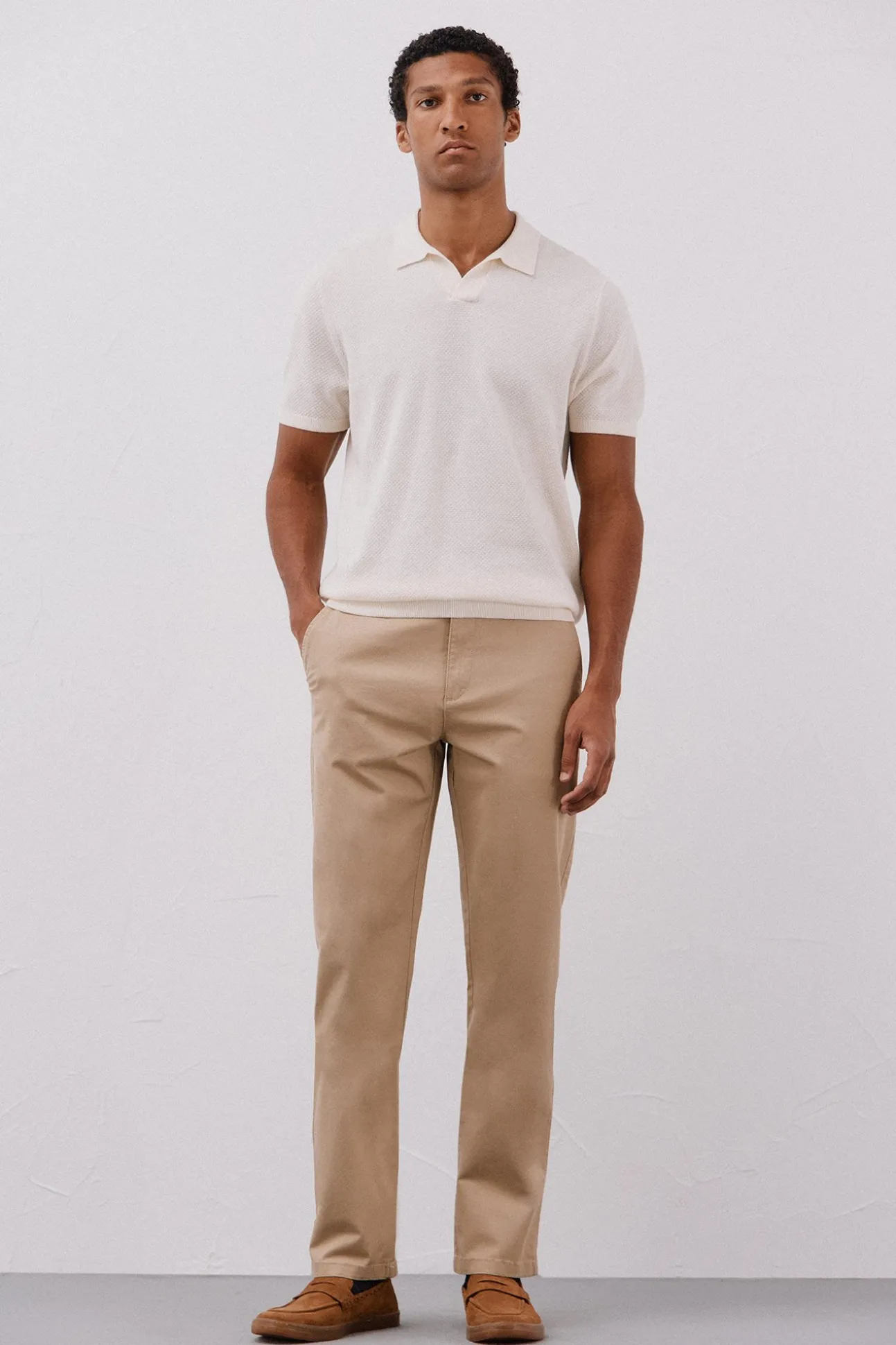 Pantalón chino ligero regular fit