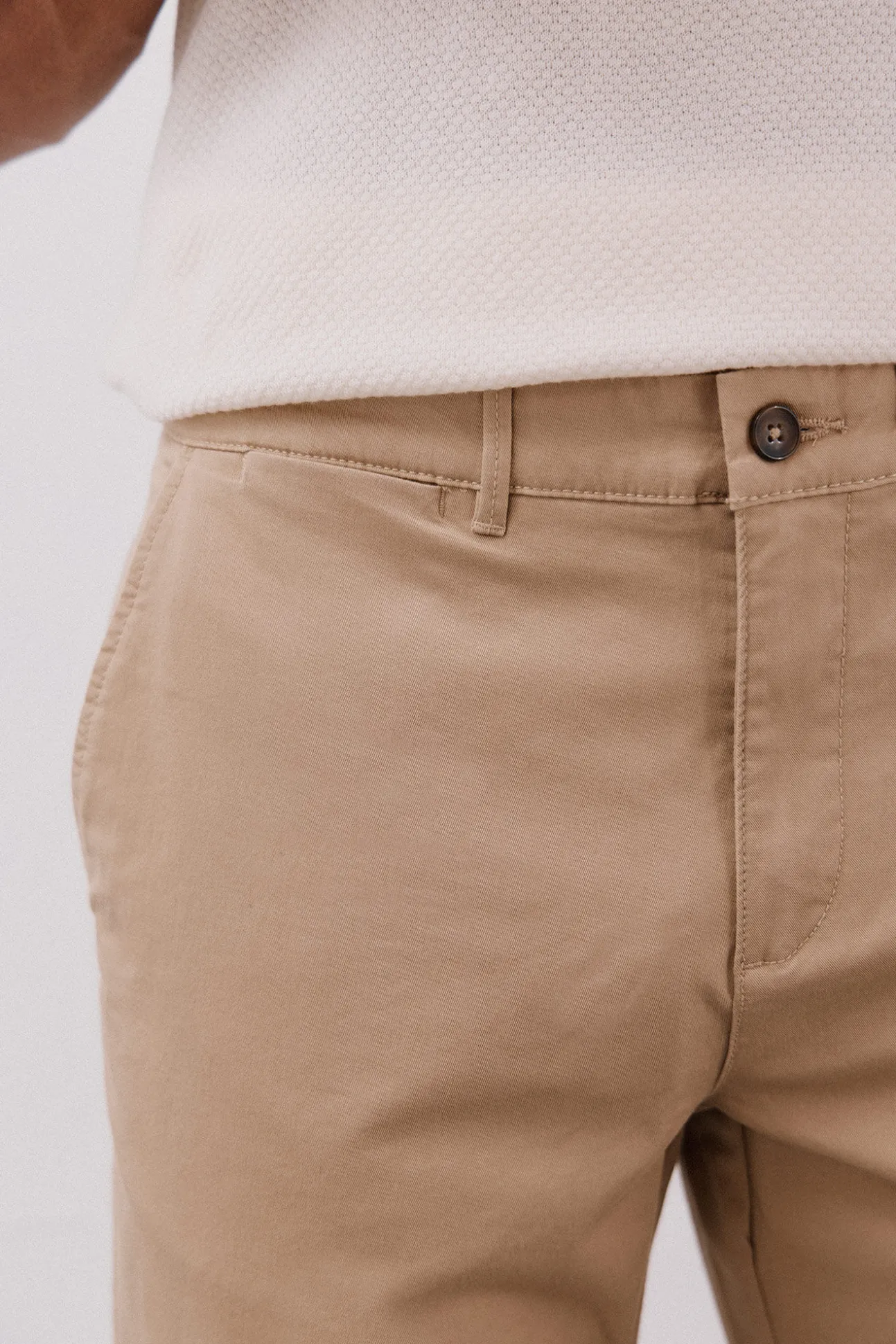 Pantalón chino ligero regular fit