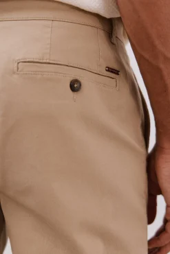 Pantalón chino ligero regular fit