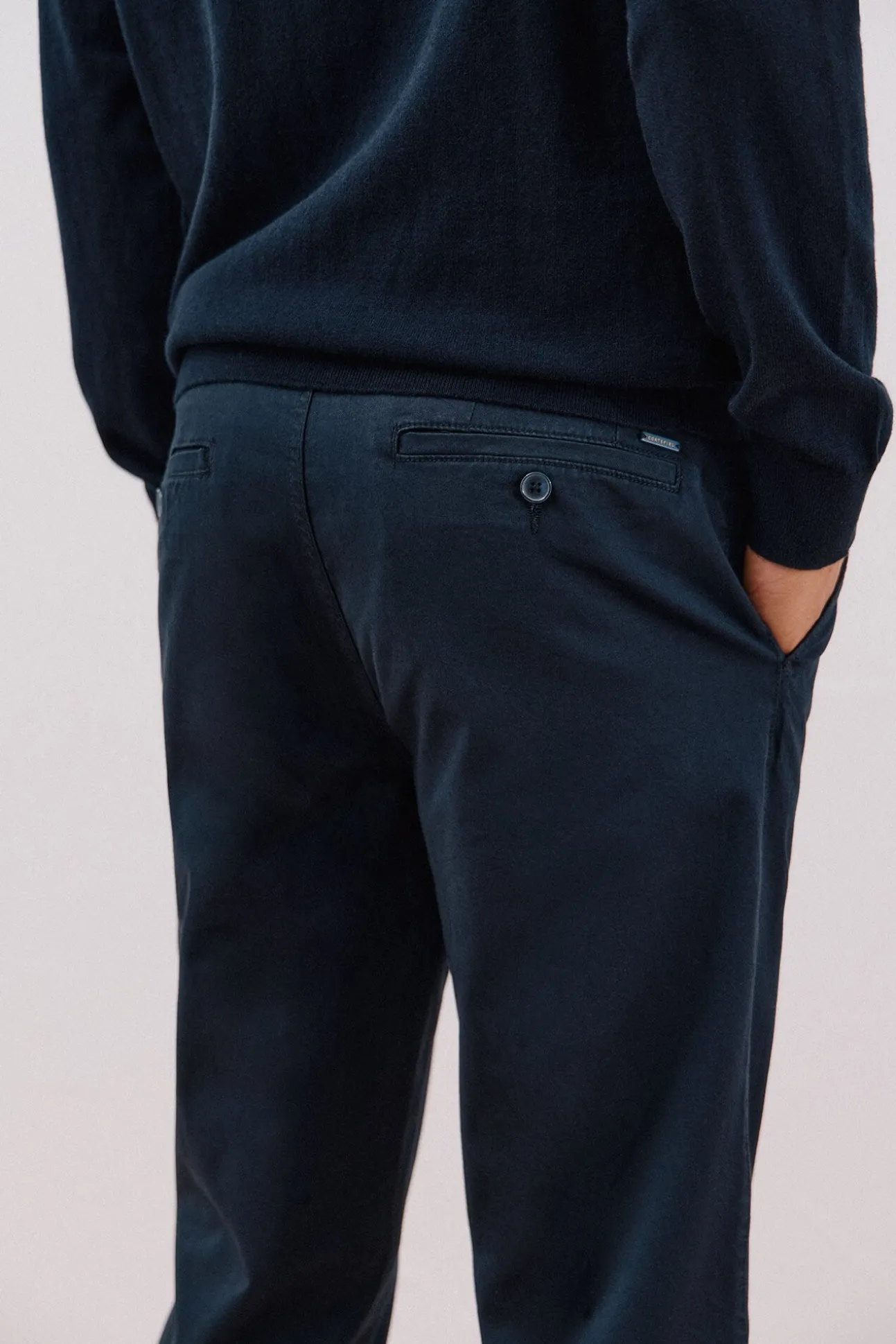 Pantalón chino ligero regular fit