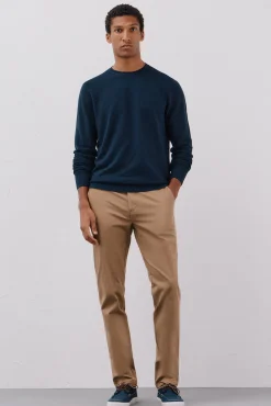 Pantalón chino ligero slim fit