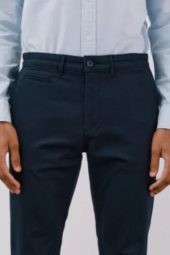 Pantalón chino ligero slim fit