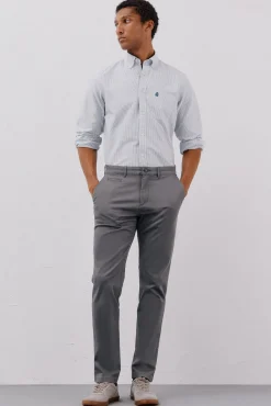 Pantalón chino ligero slim fit