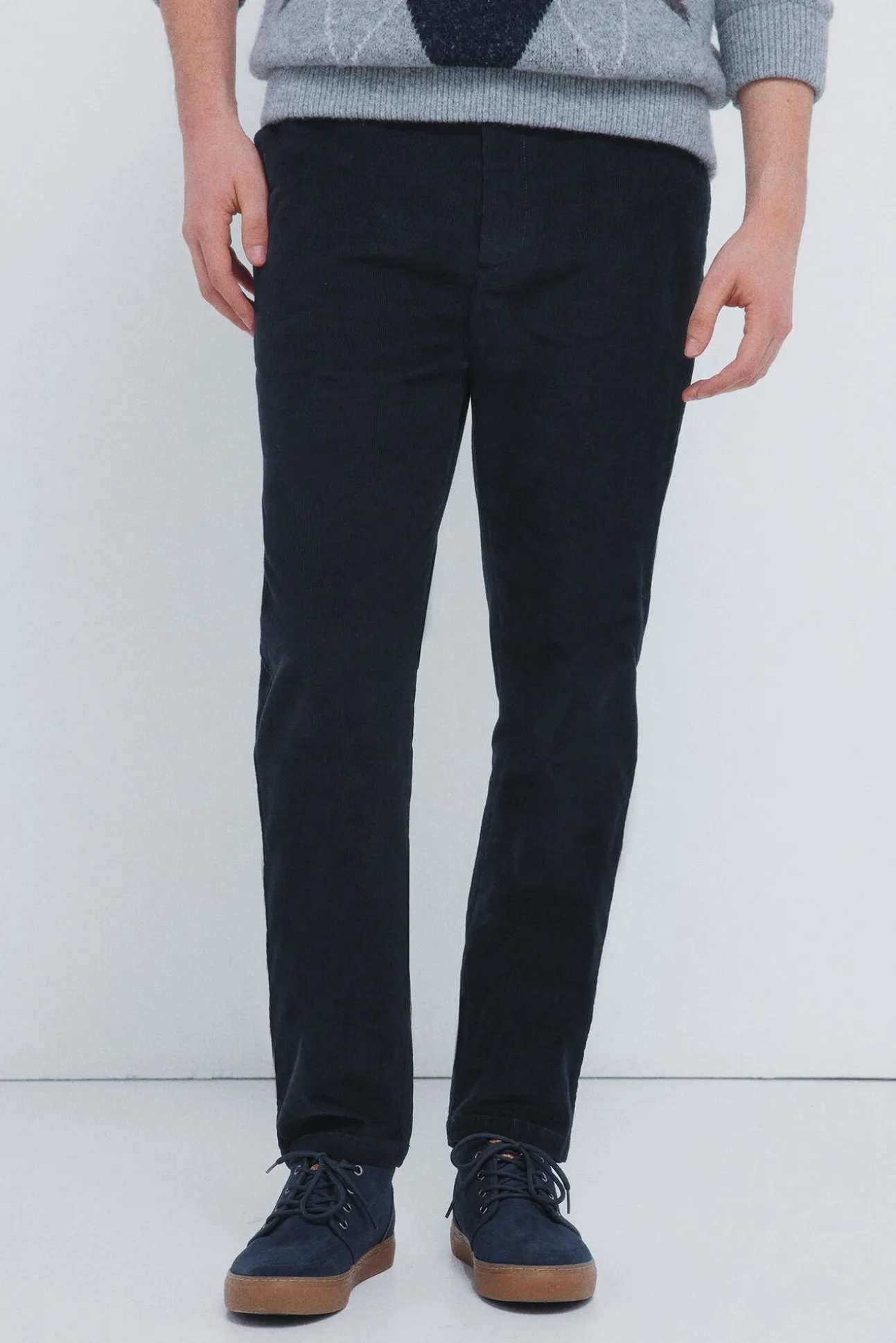 Pantalón chino micro pana slim fit