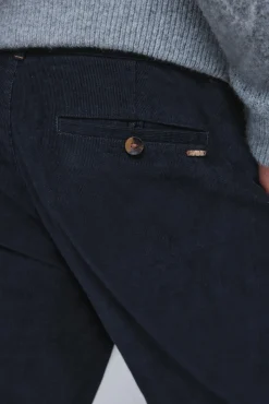 Pantalón chino micro pana slim fit