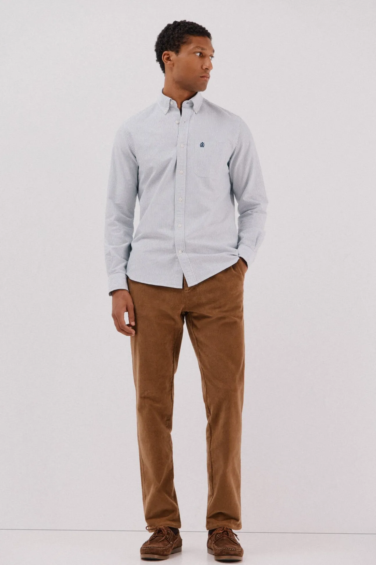 Pantalón chino pana