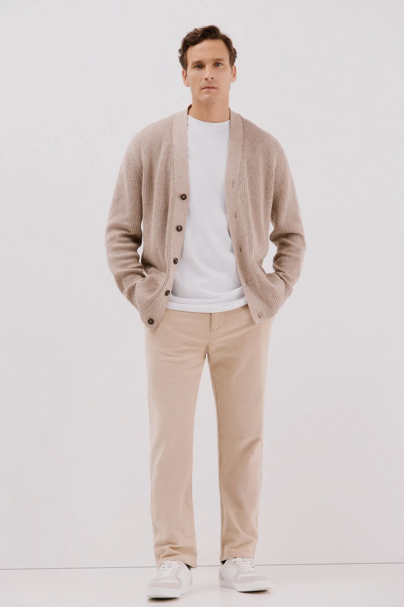 Pantalón chino pana