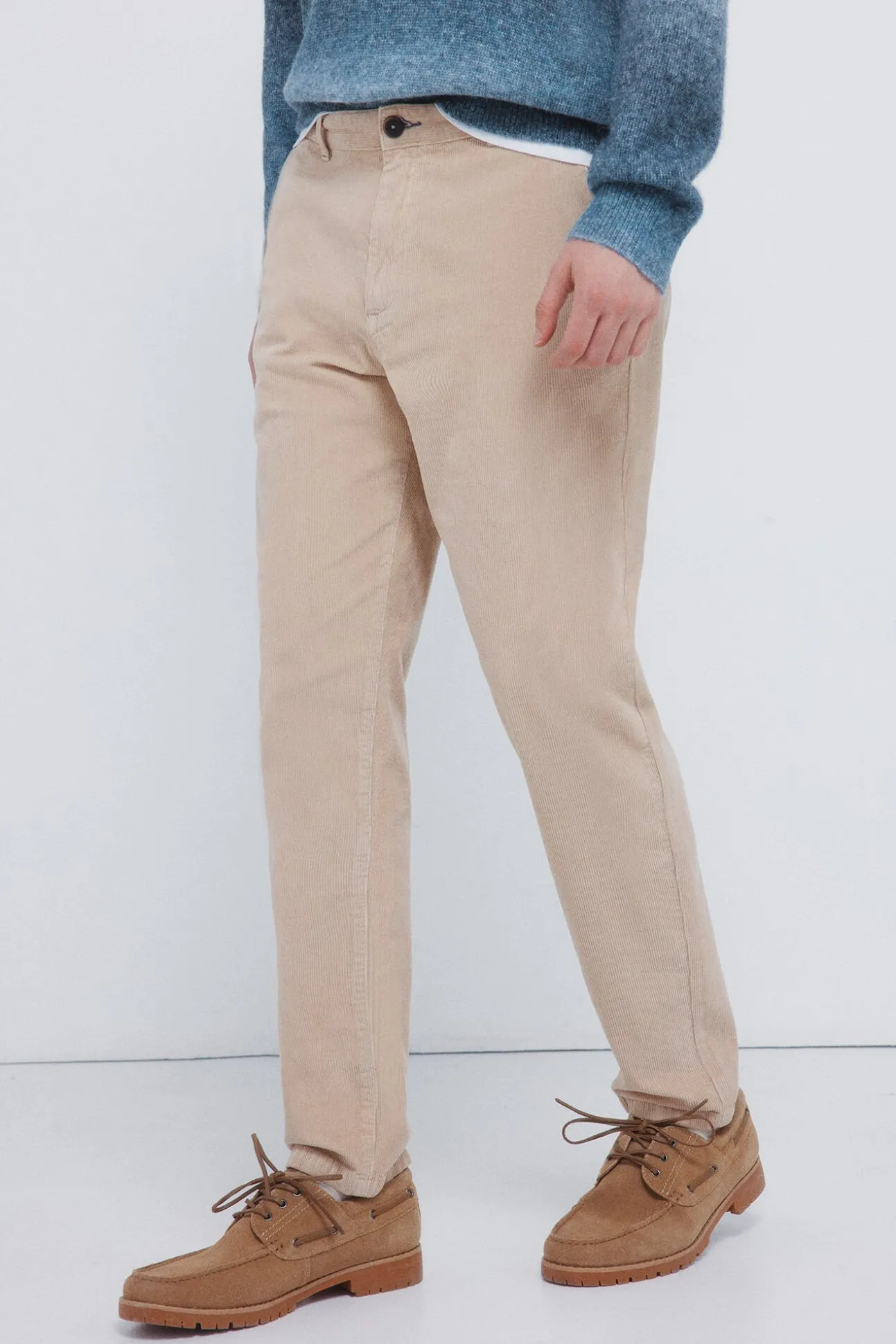 Pantalón chino pana lavada comfort slim fit