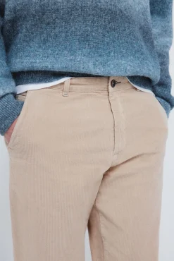 Pantalón chino pana lavada comfort slim fit