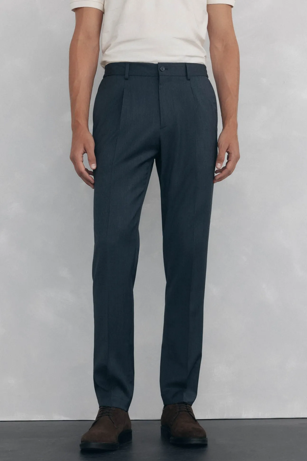 Pantalón chino pinzas tapered fit