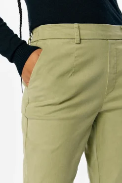 Pantalón chino sarga