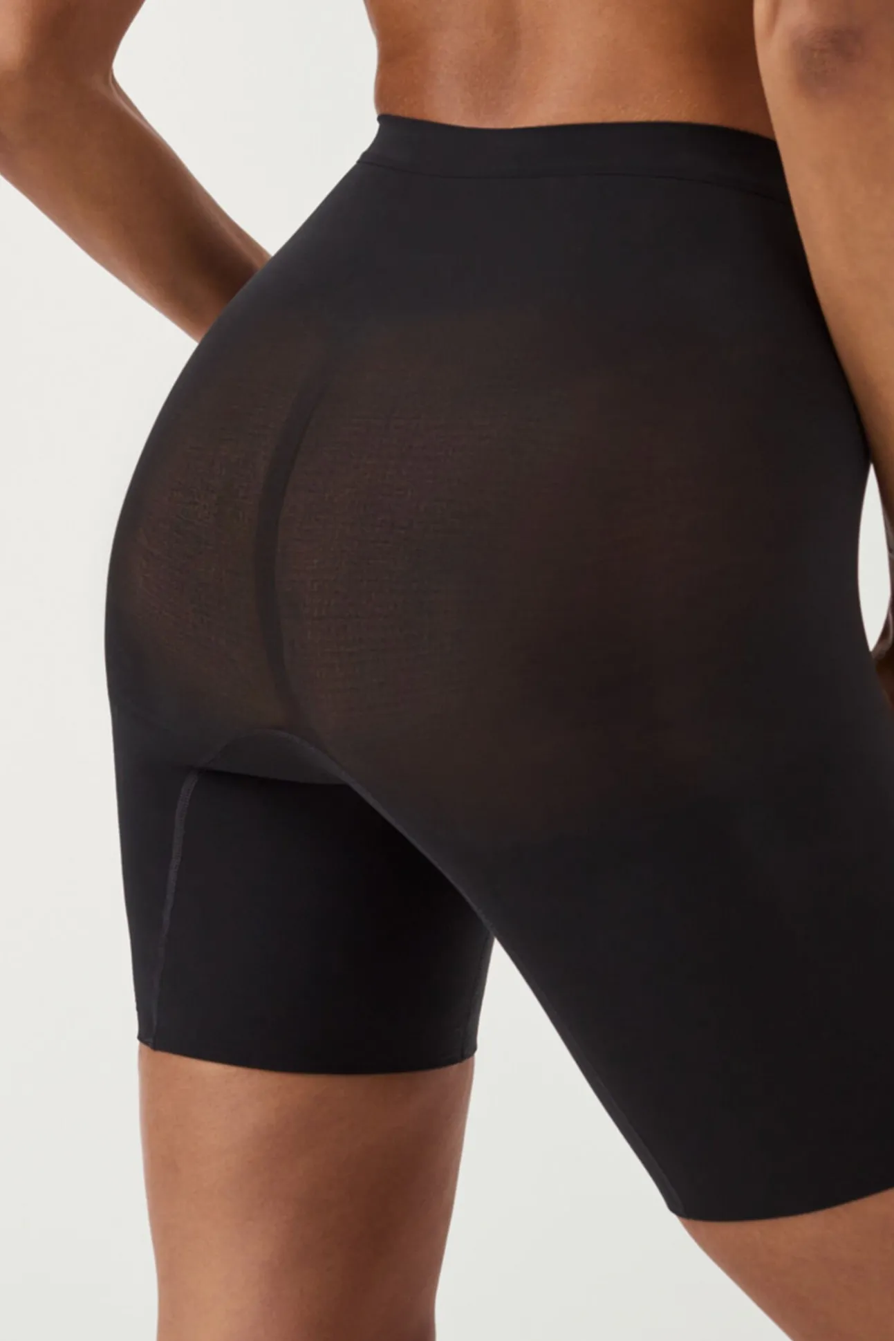 Pantalón corto a media pierna compresion media nude SPANX