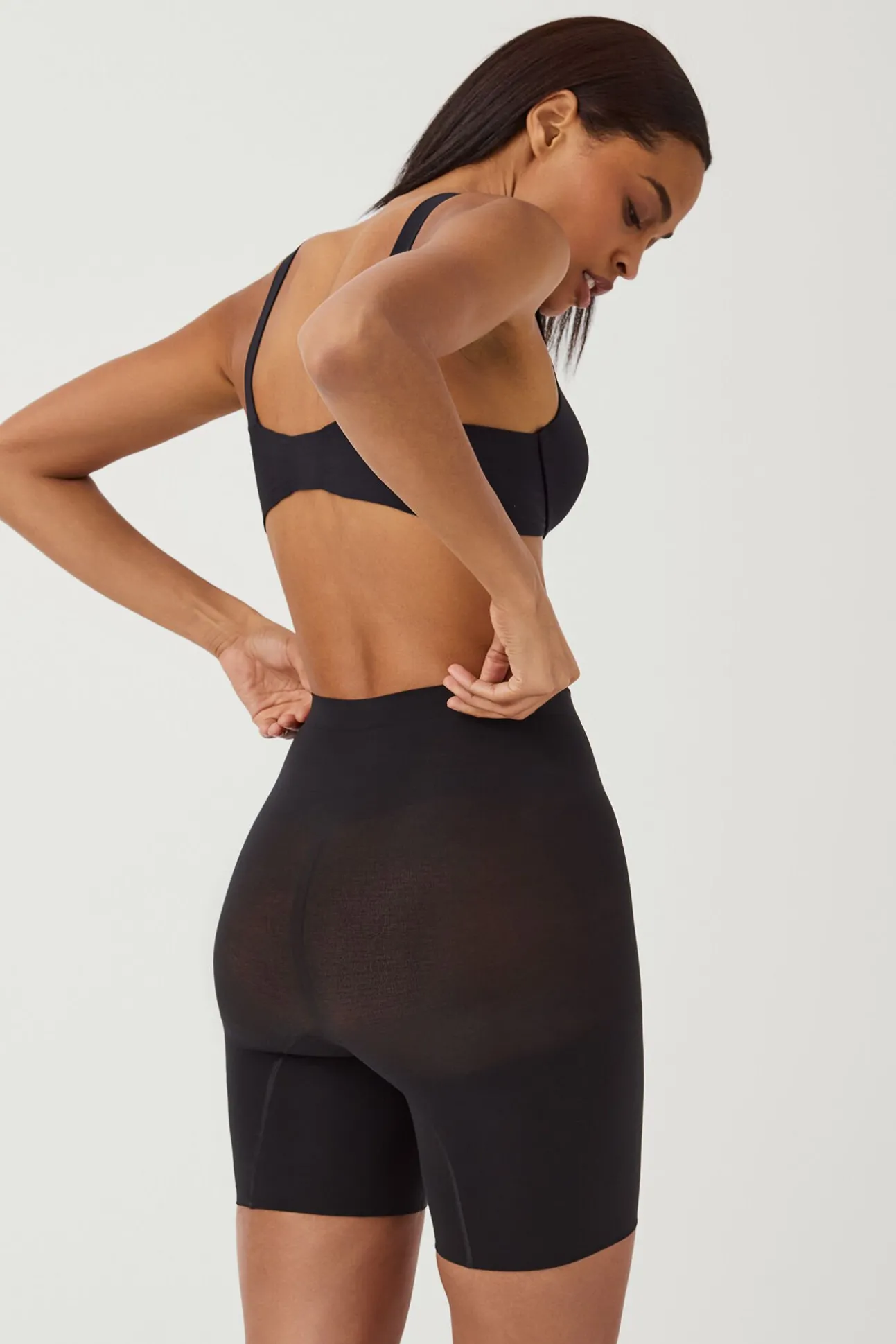 Pantalón corto a media pierna compresion media nude SPANX