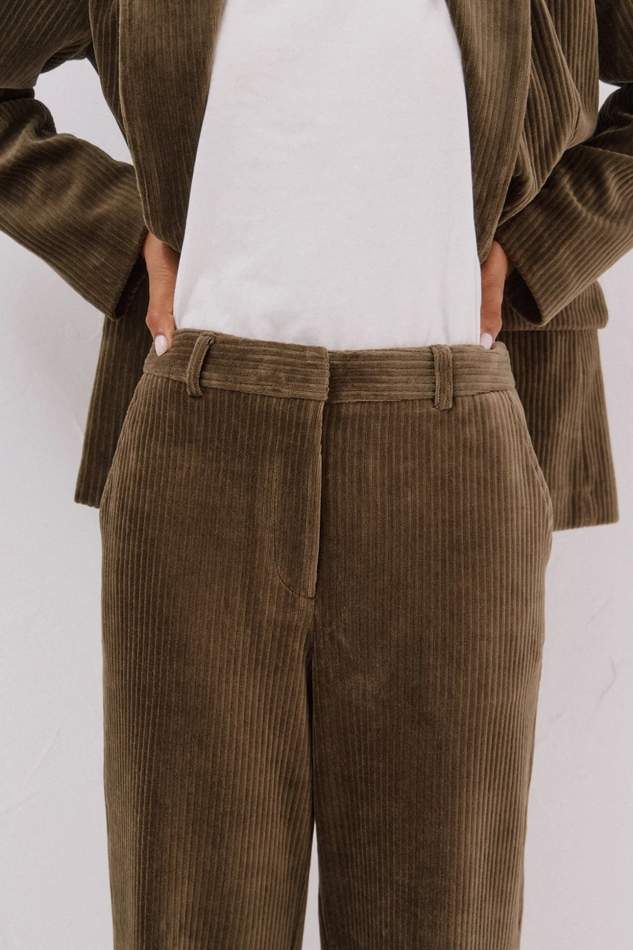 Pantalón de mujer ancho de pana