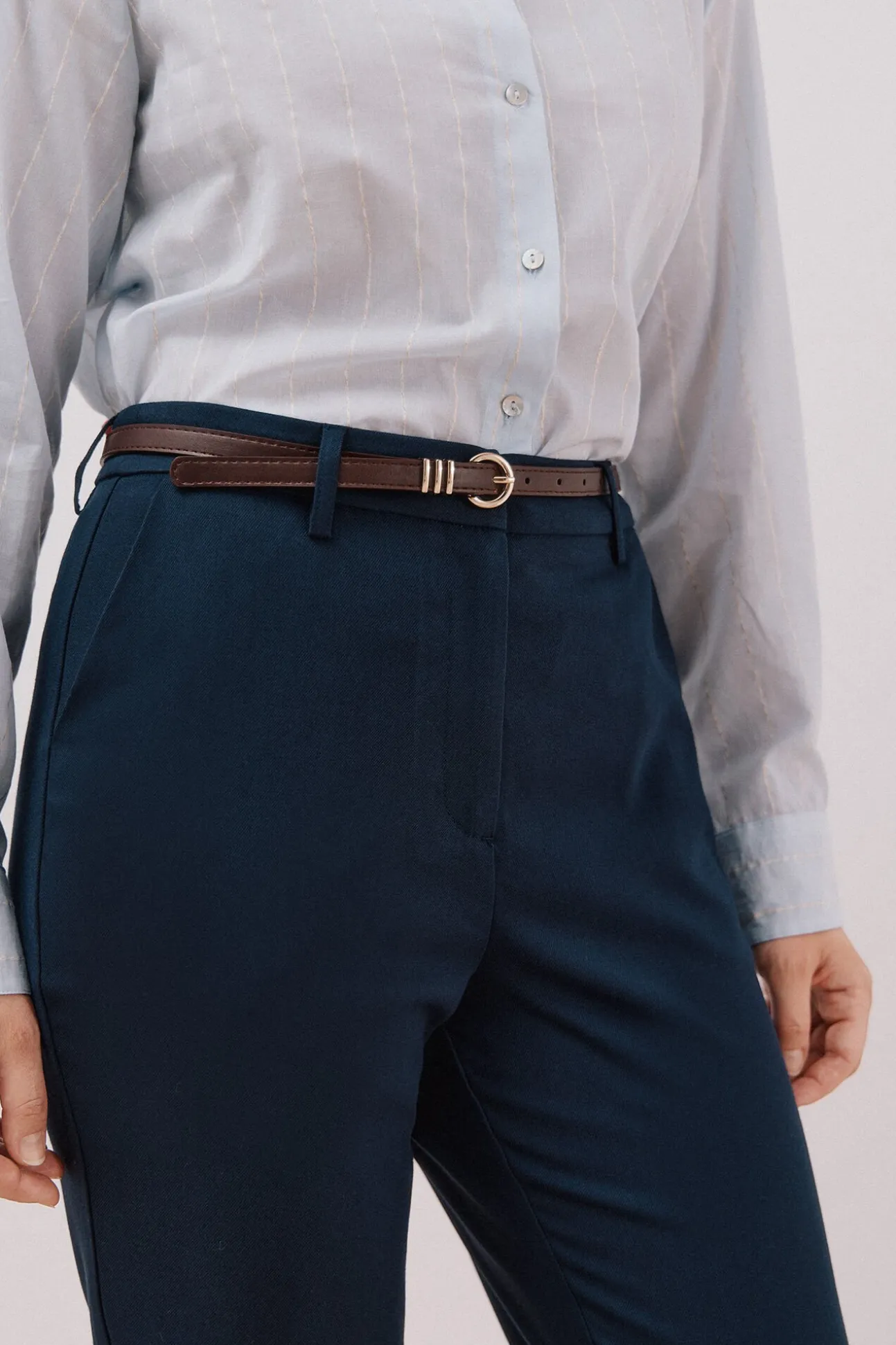 Pantalón de vestir con cinturón